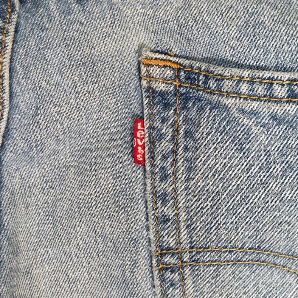 Levis 505 Jeans Mens 38x29 Blue Light Wash High Rise Missing Leather Patch
